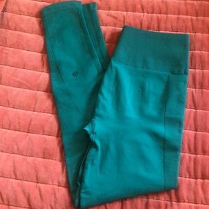 Lululemon Seamless high rise leggings 8 NWOT